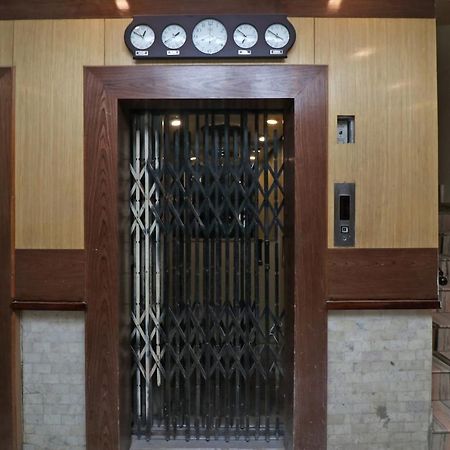 Oyo Flagship 19301 Mezbaan International Naka Hindola Hotel Lucknow Buitenkant foto