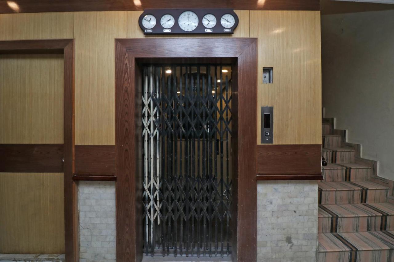 Oyo Flagship 19301 Mezbaan International Naka Hindola Hotel Lucknow Buitenkant foto